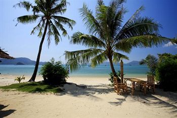 Byg Grand Beach Front & Sea View @ Panwa Beach Bagian luar foto